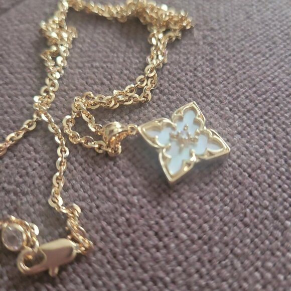 Neiman Marcus 14K Gold Plated CZ Clover Mother of Pearl Pendant - Picture 5 of 6